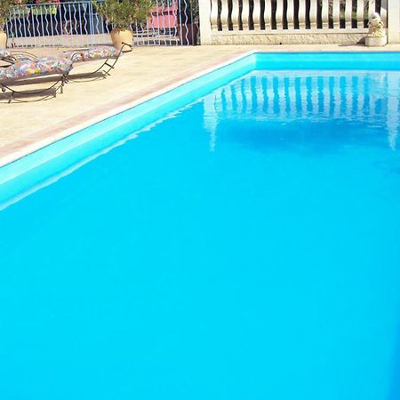 Maison D'Hotes La Douloire แปร์นส์-เลส์-ฟงแตนส์ ภายนอก รูปภาพ