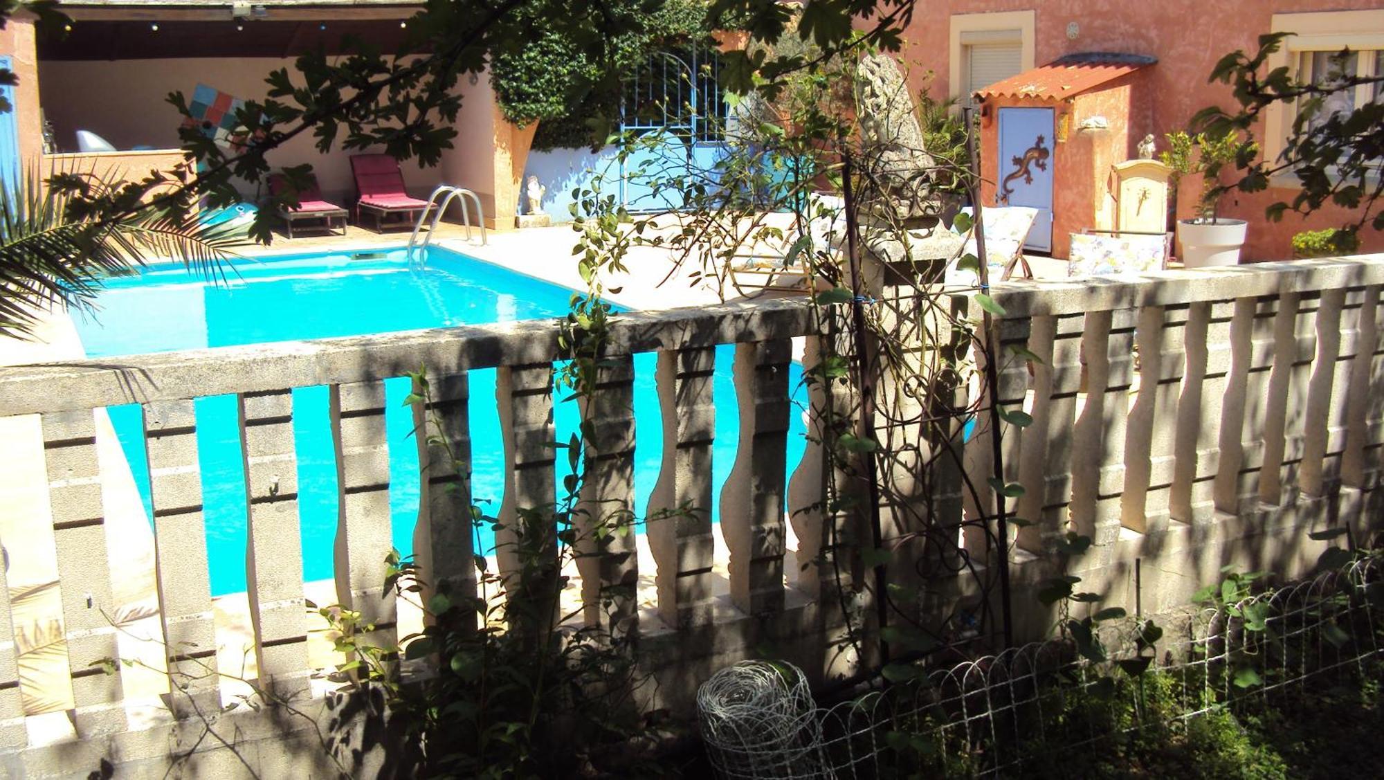 Maison D'Hotes La Douloire แปร์นส์-เลส์-ฟงแตนส์ ภายนอก รูปภาพ