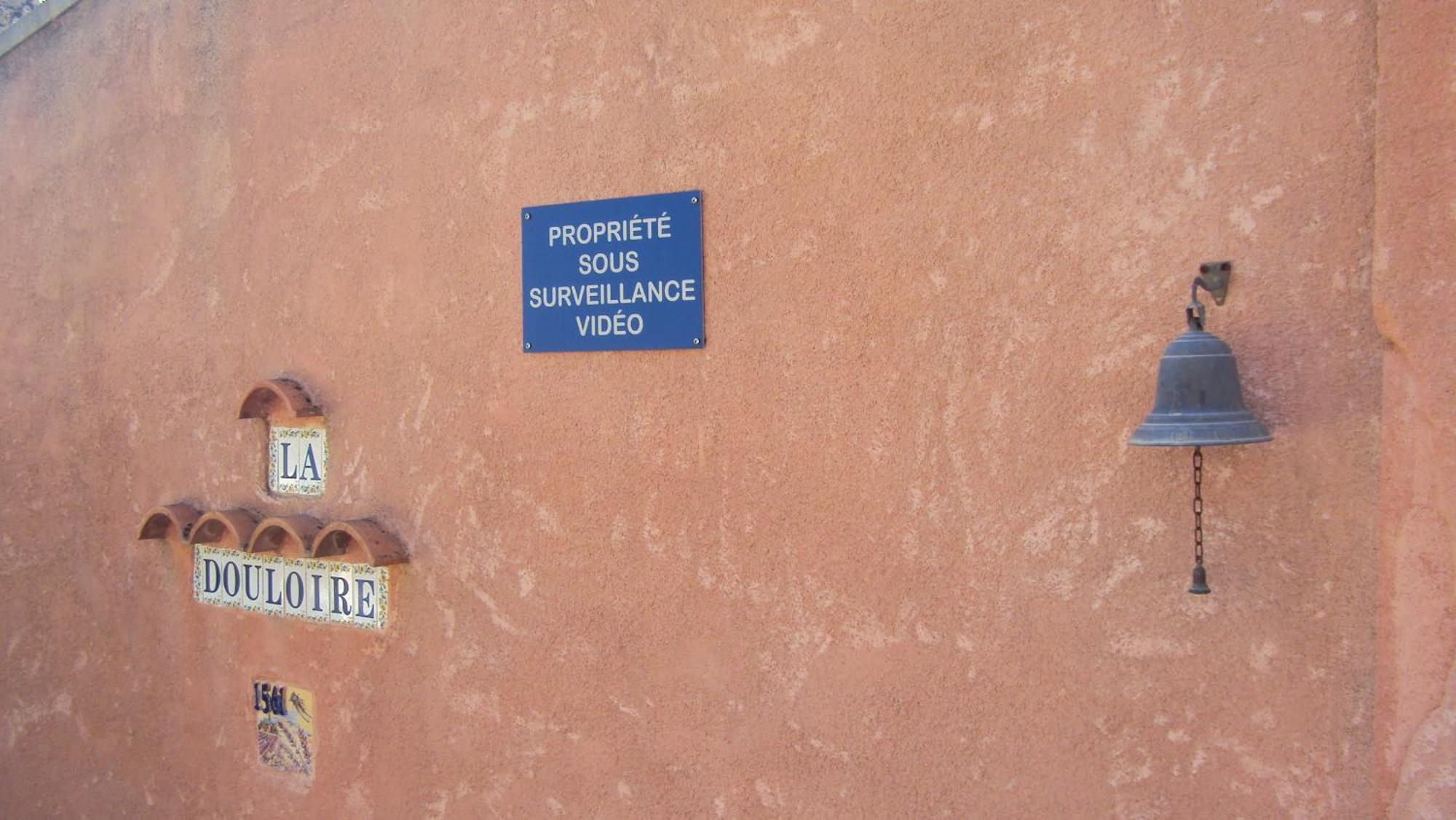 Maison D'Hotes La Douloire แปร์นส์-เลส์-ฟงแตนส์ ภายนอก รูปภาพ