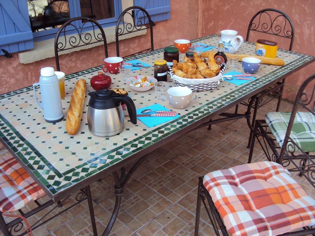 Maison D'Hotes La Douloire แปร์นส์-เลส์-ฟงแตนส์ ภายนอก รูปภาพ
