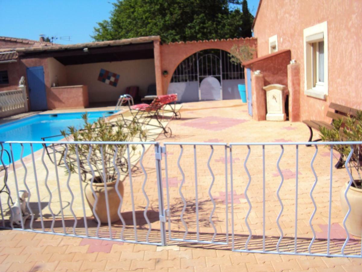 Maison D'Hotes La Douloire แปร์นส์-เลส์-ฟงแตนส์ ภายนอก รูปภาพ